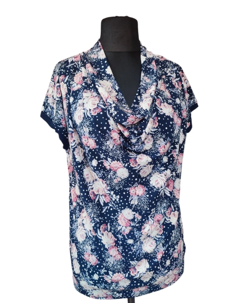 Bluzka z lejącym dekoltem typu woda - różowe kwiatuszki i białe groszki